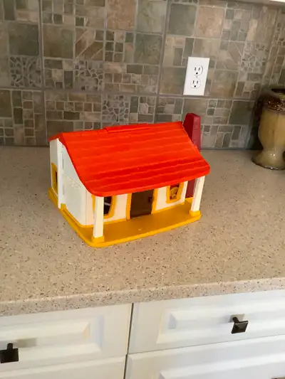 Vintage collectible Weebles western town. Includes all original pieces in like new condition.