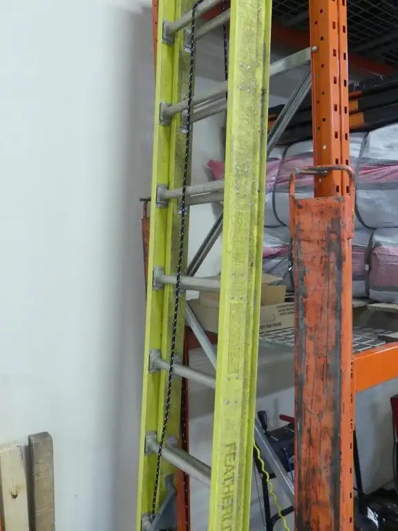 FEATHERLITE FIBREGLASS 20' EXTENSION LADDER in Ladders & Scaffolding in Oakville / Halton Region - Image 3