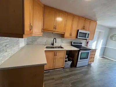 Located at 121 University avenue east!! Room for rent in 5 bedroom house with 4 bathroom! Details: R...