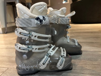 Women’s Rossingol Kiara Sensor 70 Ski Boots-Size 23.5