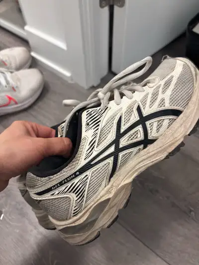 women size 6 sneaker (Nike / ASICS), View more