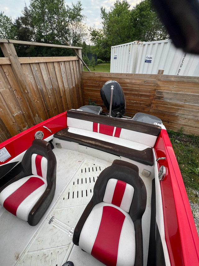 Glastron GT160 R collectors edition in Powerboats & Motorboats in Hamilton - Image 4