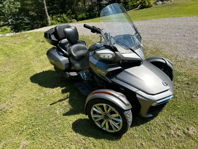 Can am Spyder F3 touring limited 2017 in Touring in Gatineau - Image 9