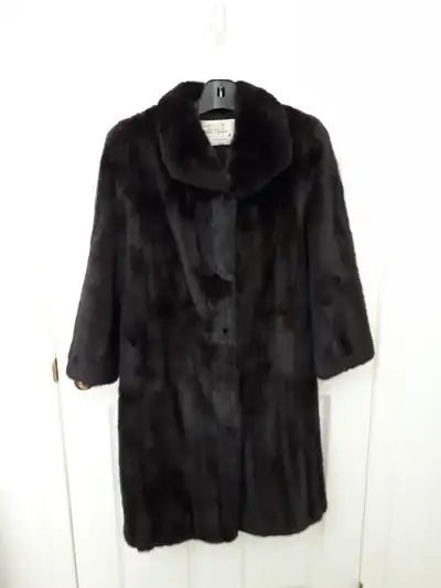 MANTEAU DE VISON  pour ( FEMME ), View more
