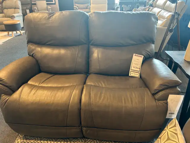 Causeuse Lazy Boy 100% genuine Italian leather, motorized.63373373407361123