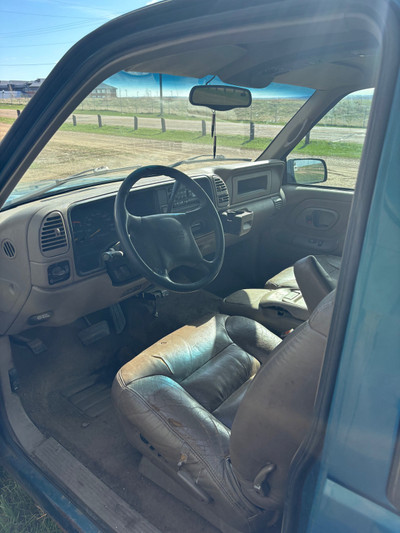 Truck for sale, no engine 