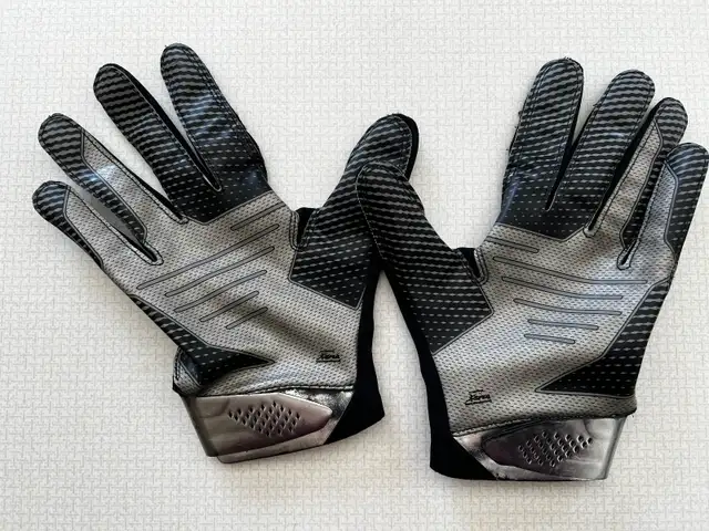 Soccer Goalie Gloves in Soccer in Ottawa - Image 2
