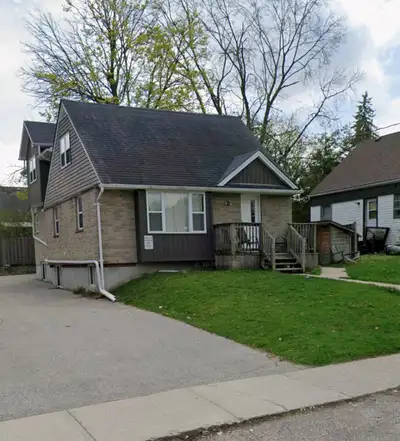 Hey everyone, I’m looking for 1 girl to sublet a room in a 4 bedroom 2 bathroom house starting in Se...