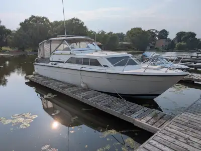 Comes with the balance of the 2025 season slip rental! Turnkey boat in the water at a marina on the...