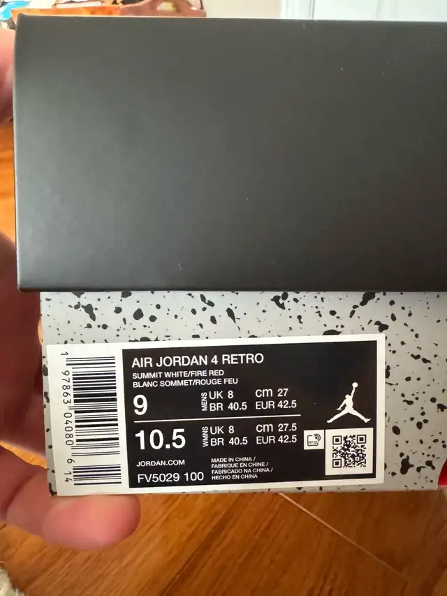 Jordan 4 white cement (size 9) in Men's Shoes in Mississauga / Peel Region - Image 5