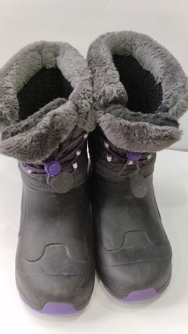 XMTN Girl's Winter Shoes -Size 3 in Kids & Youth in London