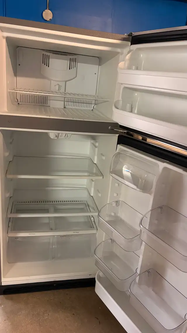 réfrigérateur Frigidaire - 6 mois de garantie  in Refrigerators in City of Montréal - Image 3