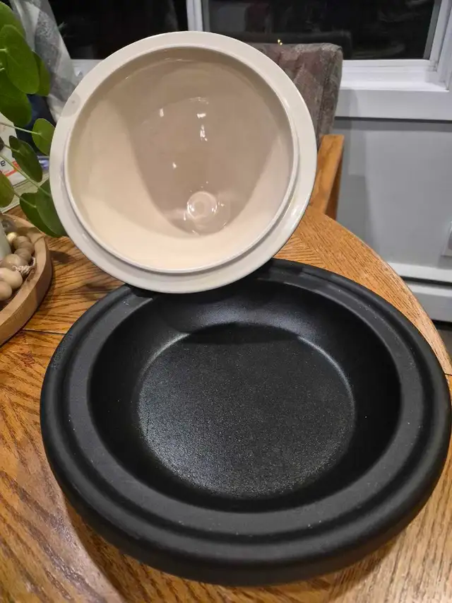 Le Creuset Tagine in Kitchen & Dining Wares in Edmonton - Image 4