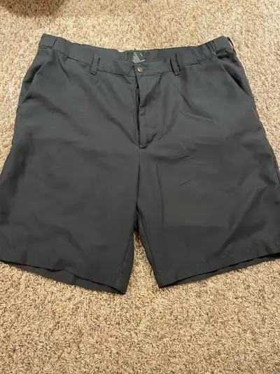 Grab a fantastic deal with this lot of ten pairs of men's size 40 golf shorts! These shorts are perf...