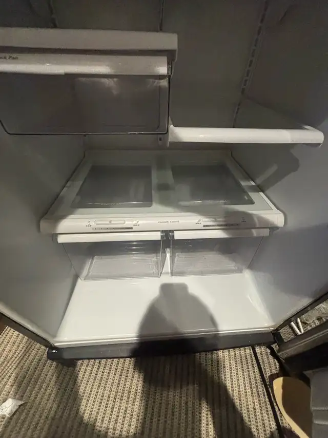 GE Stainless Steel Refrigerator in Refrigerators in City of Toronto - Image 3