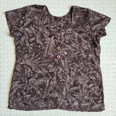 Women's Short-sleeved Top (Size in Description) - Like New, View more