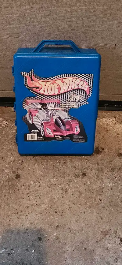 This vintage Hot Wheels carrying case is perfect for storing and transporting your favorite diecast...