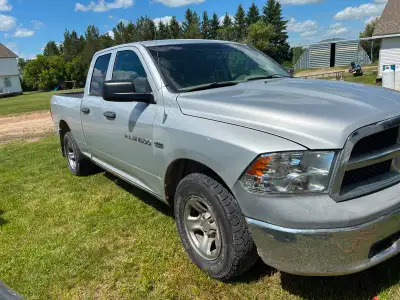 2012 Dodge Ram, 314862 km. Split bench front seat, seats five. A/C, cruise, power windows and locks....