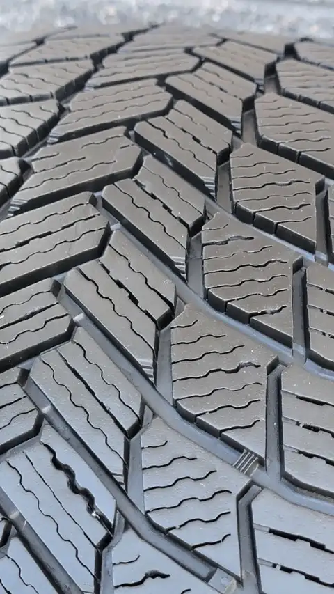 225/45R/17 MICHELIN X ICE SNOW TOIRES IN VERY GOOD CONDITION in Tires & Rims in Dartmouth - Image 6