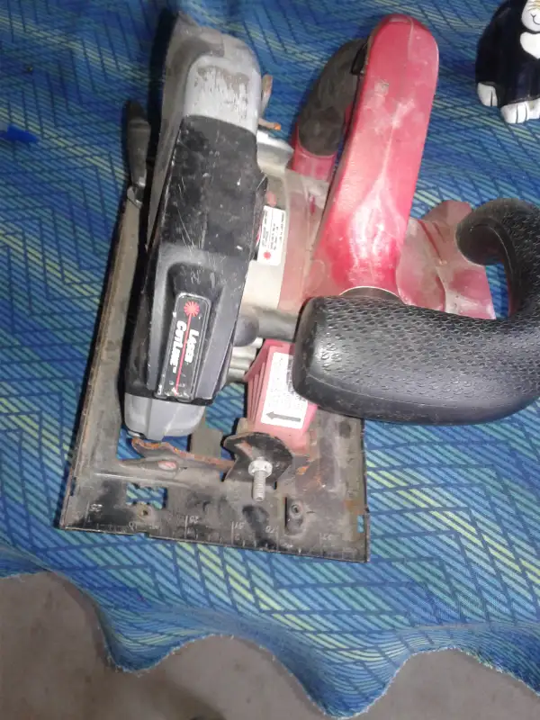 18 volt skilsaw and carbide blade in Power Tools in Hamilton - Image 4