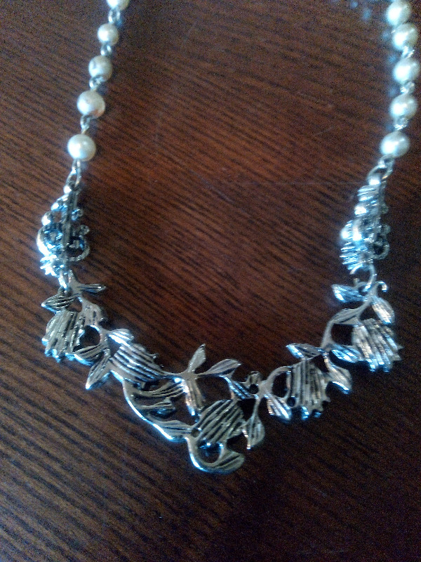 #27 Costume Vintage Gorgeous Faux Pearl Blk Glass Necklace in Jewellery & Watches in Oshawa / Durham Region - Image 4