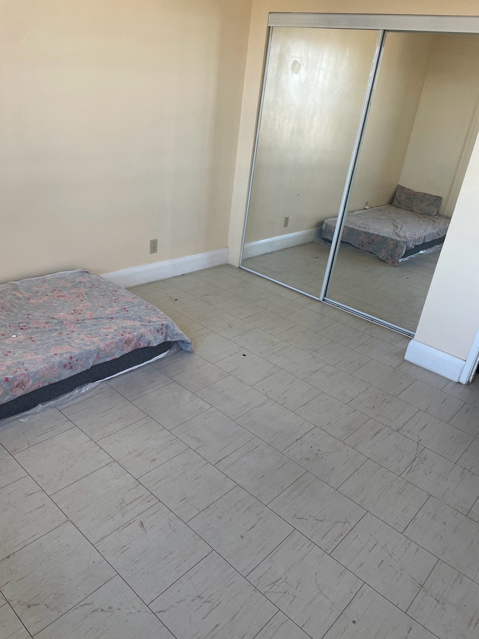 shared room available for a female 2