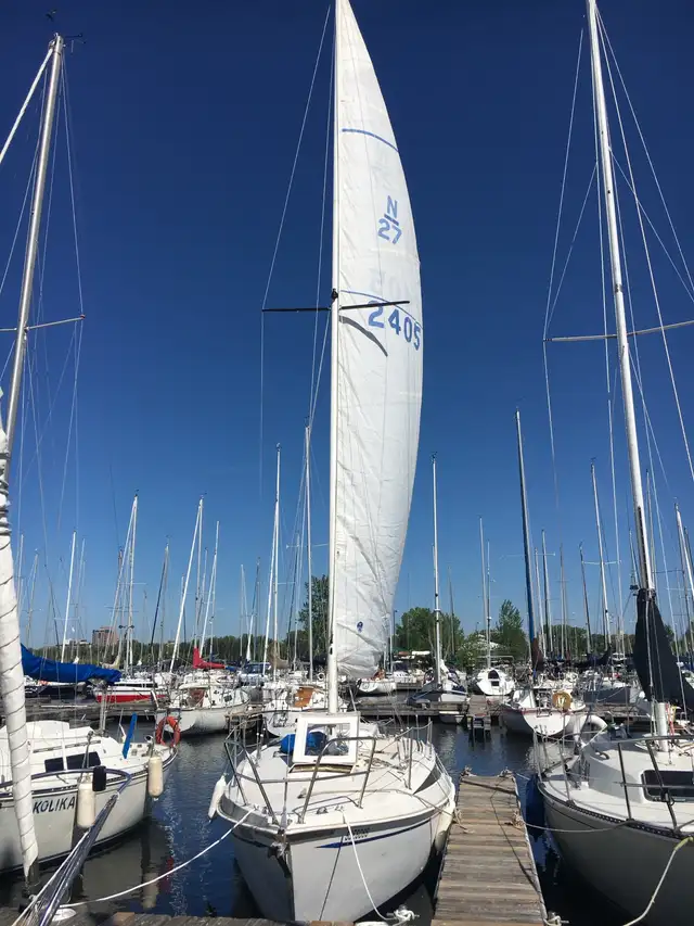 1981 capital yachts Newport 27 sailboat in Sailboats in Ottawa - Image 11