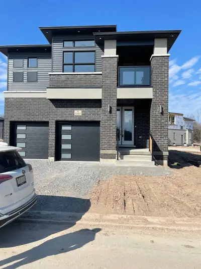 Brand new 4 bedroom detached house in Niagara Falls on sunshine common and this house offers 3.5 was...