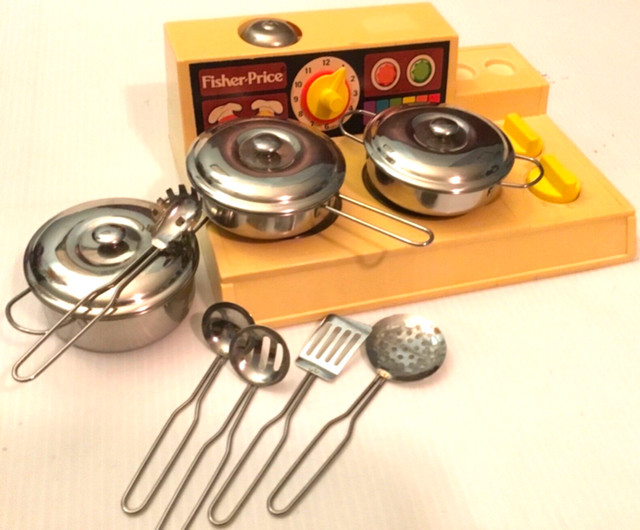 Fisher Price Stove Top #919 Magic Glow Burners & Metal Cookware in Toys & Games in St. Catharines