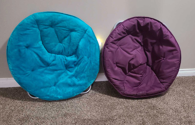 Foldable chairs in Chairs & Recliners in Lloydminster - Image 2