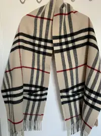 NEW AUTHENTIC REVERSIBLE BURBERRY STOLE/SHAWL/WRAP
