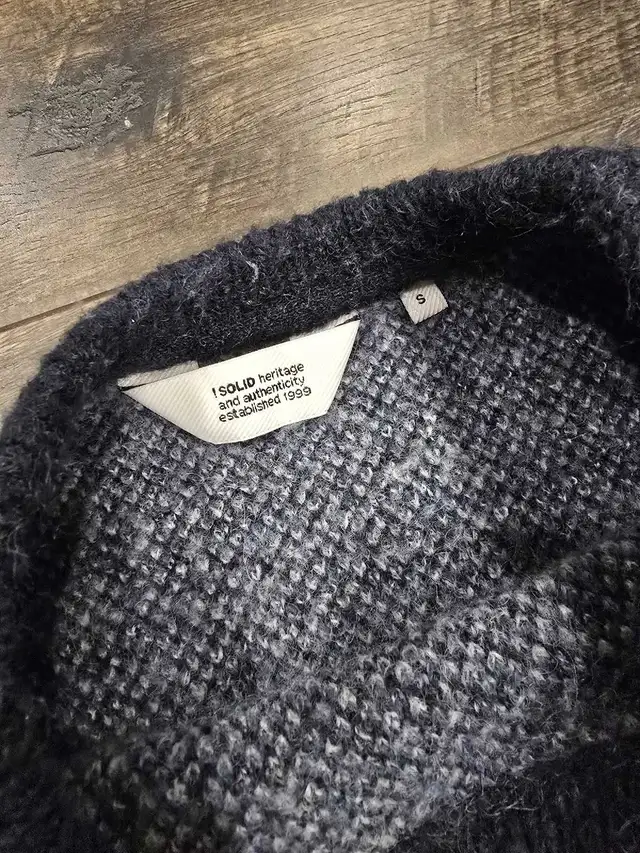 Blue and grey camo Sweater in Men's in Mississauga / Peel Region - Image 4