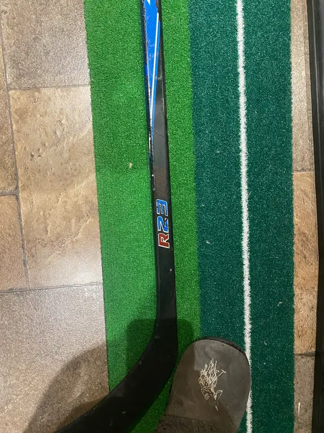 Reebok R23 SR Flex  Crosby P29 Left Handed Hockey Stick 64” in Hockey in Hamilton - Image 9