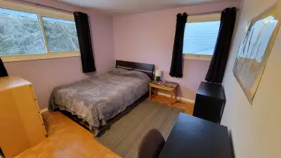 Spacious private furnished bedroom in a quiet 4-bedroom home in Ottawa – Available April 1, 2025. $1...
