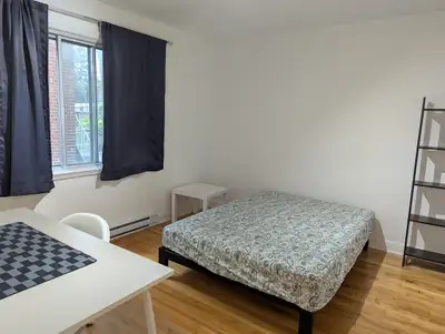 Furnished Bedroom in Côte-des-Neiges All current roommates are quiet university students and young p...