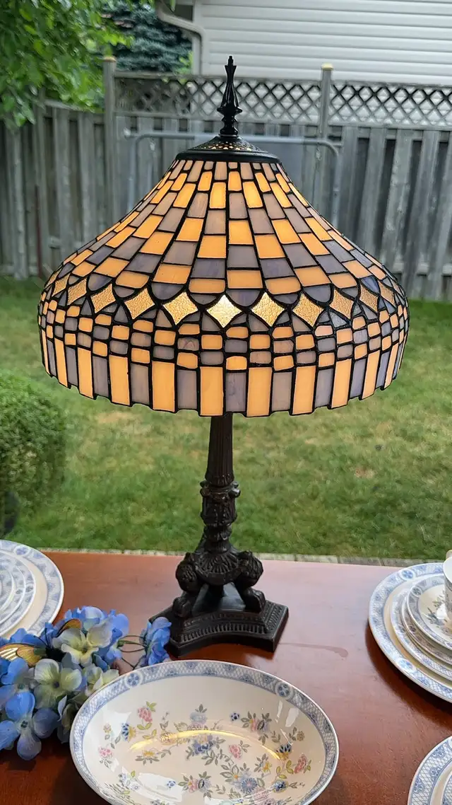 Beautiful Tiffany style table lamp. Has a stained glass shade  in Home Décor & Accents in City of Toronto - Image 7