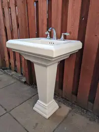 24" Pedestal Sink American Standard White