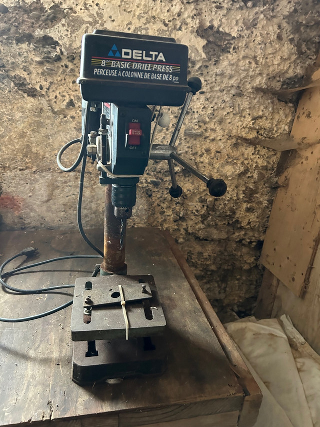 DRILL PRESS DELTA 8 in Power Tools in Hamilton - Image 2