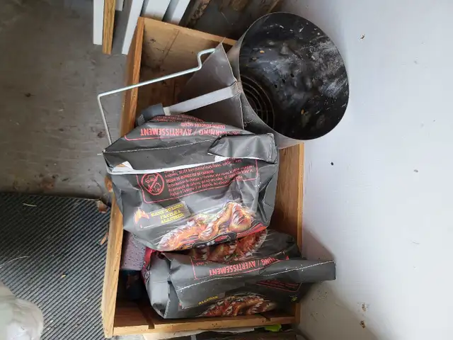 BBQ avec priquet d allumage  in BBQs & Outdoor Cooking in Granby - Image 4