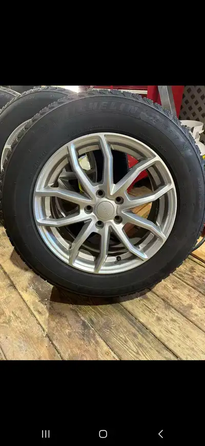 Michelin Winter Tires only used for 1 season. Bought a brand new vehicle tires do not match. Origina...