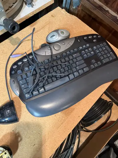 This Logitech keyboard and mouse combo offers great functionality for your computer setup. It's in u...