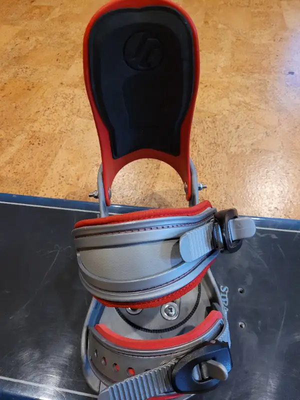 Rossignol Strato Wide 159 Snowboard with Bindings (L size in Snowboard in Calgary - Image 8