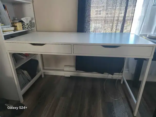 IKEA desk 63826837680641120