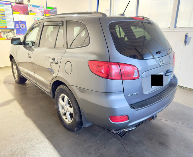 Hyundai Santa Fe 2009 in Cars & Trucks in City of Toronto - Image 3