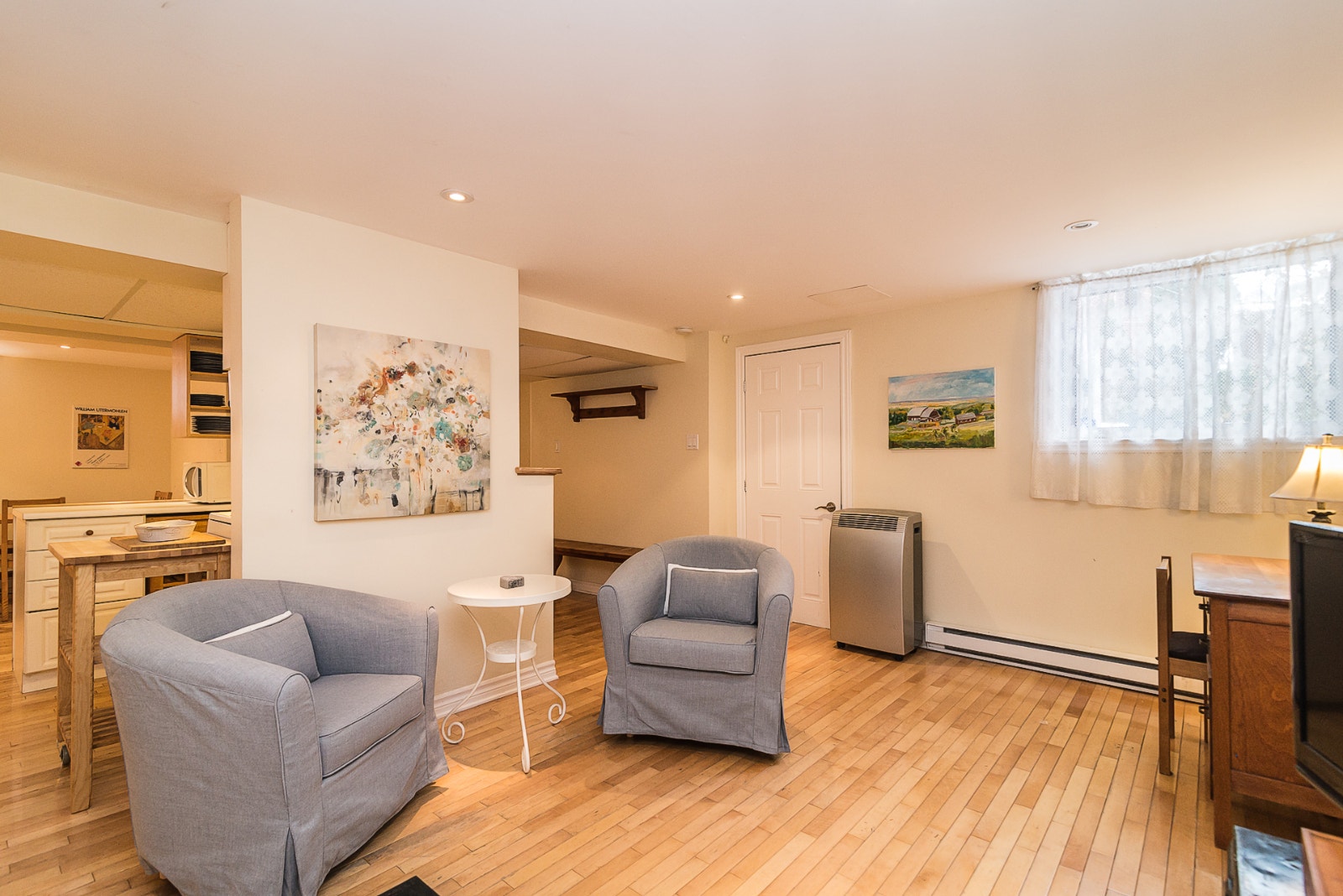NDG: Fabulous Spacious FULLY FURNISHED all inclusive 2 bedroom — photo 3