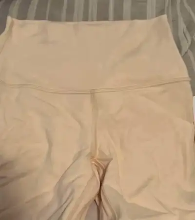lululemon high rise shorts size 4 length 6 butter cream , View more