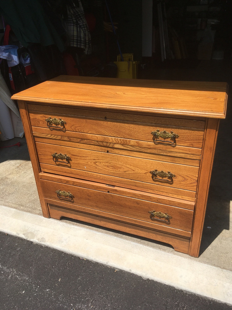Oak dresser Dressers & Wardrobes Kingston Kijiji