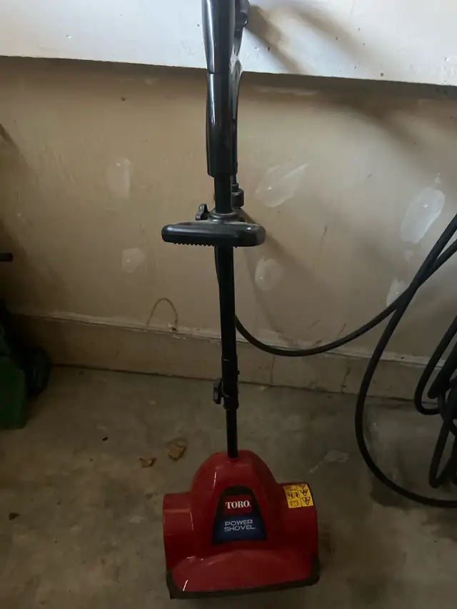 Toro Power Shovel in Snowblowers in Oakville / Halton Region - Image 3