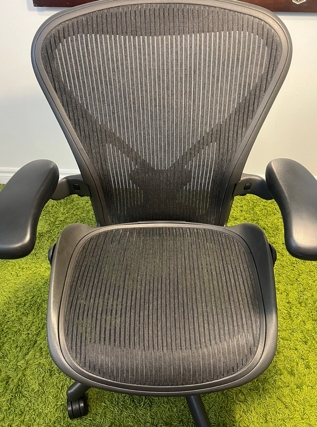 Aeron Herman Miller - Office Chair - Excellent Condition  in Chairs & Recliners in Oshawa / Durham Region