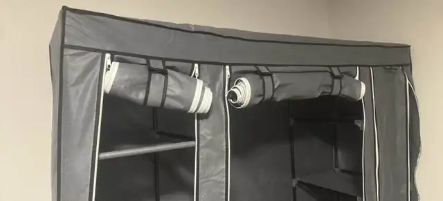 Portable closet with cover: 150 * 45 * 172cm in Dressers & Wardrobes in City of Montréal - Image 3